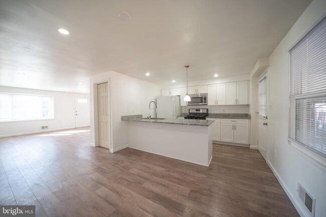 Building Photo - 3167 Ryerson Cir