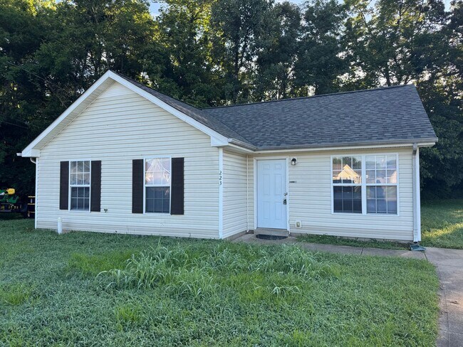 Building Photo - Cozy Single Family Home!!