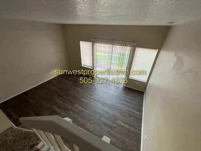 Building Photo - 2 Bedroom, 1.5 Bathroom with Garage