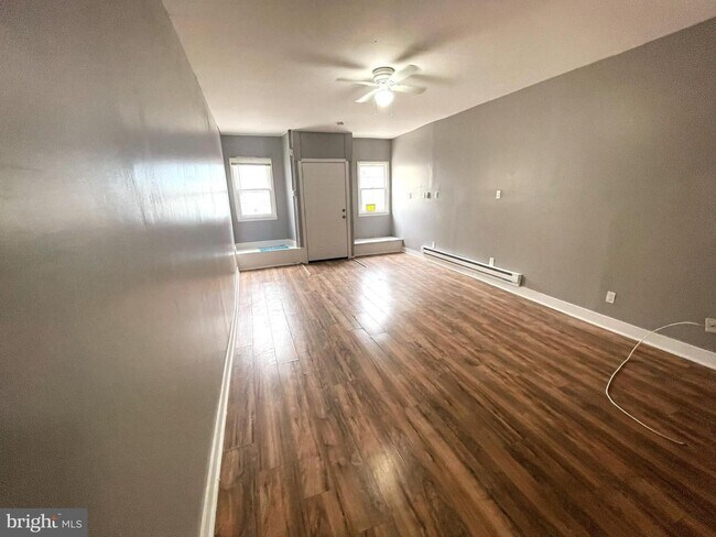 Building Photo - 3 Bedroom 1.5 Bathroom Home.