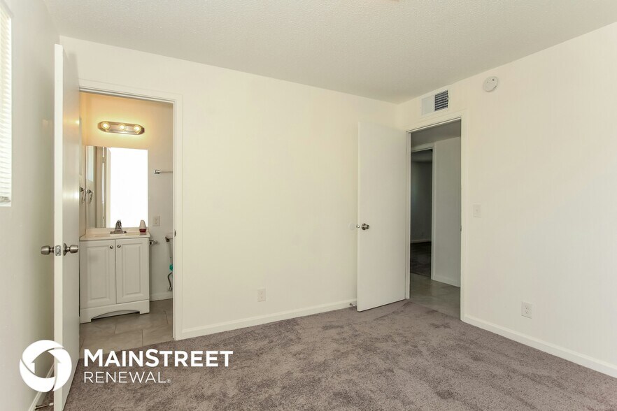 Building Photo - 8017 N 38th Ave