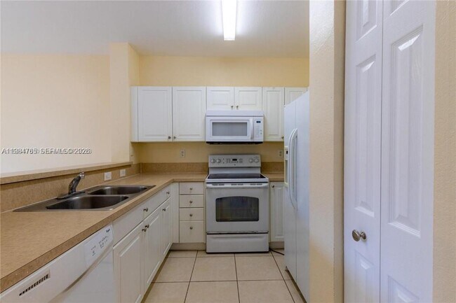 Building Photo - 1490 NE 33rd Rd