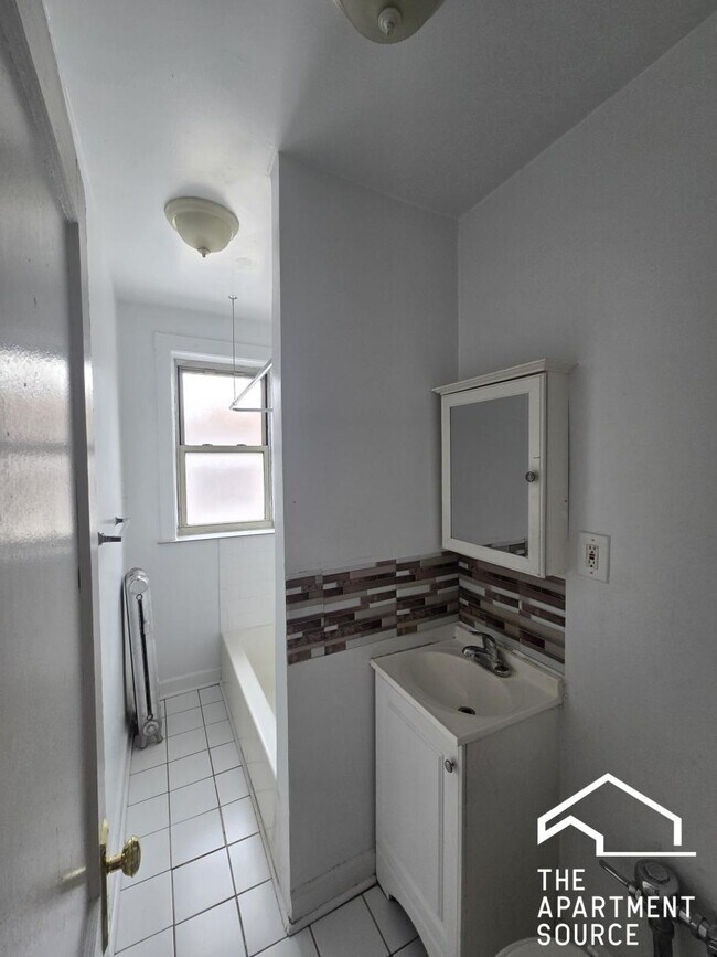 Building Photo - 2348 W Touhy Ave
