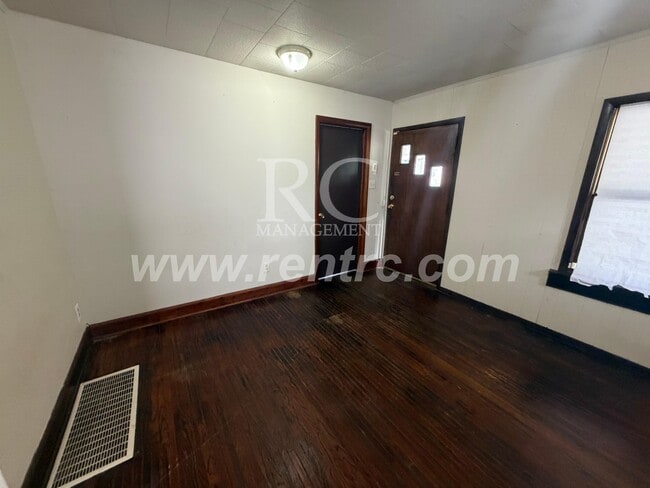 Building Photo - 625.5 Commercial-