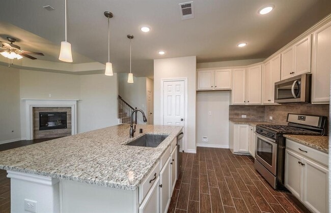 Building Photo - 27986 Clear Pines Dr.
