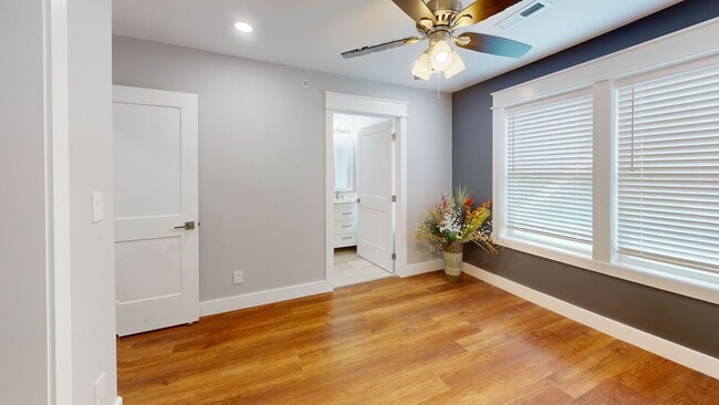 Building Photo - 6BR/6BA Unit with Private Bathrooms | Part...