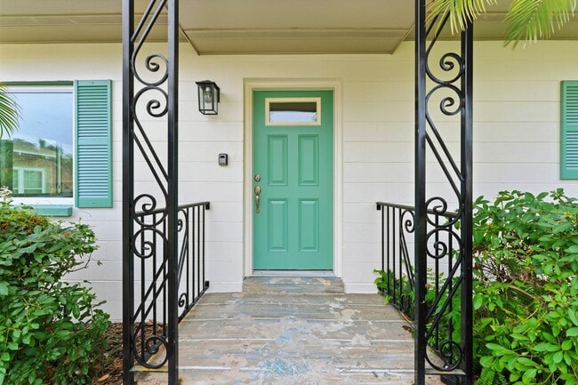 Building Photo - 766 20th Ave N