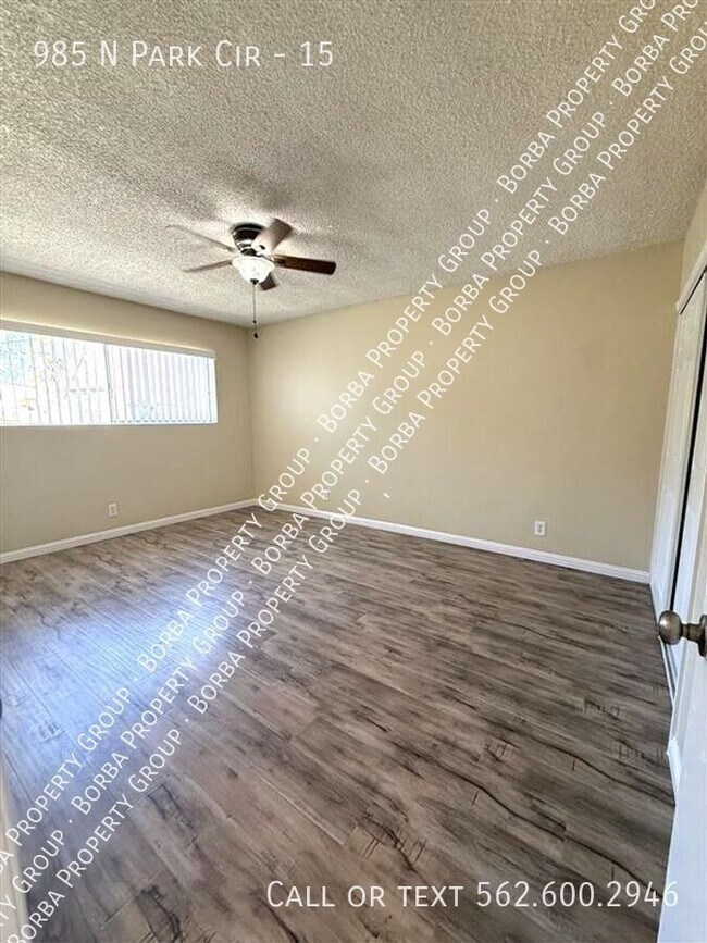 Building Photo - 985 N Pk Cir