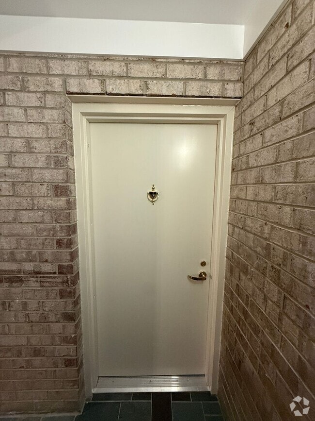 Building Photo - 2 Bedroom 1 Bathroom