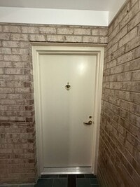 Building Photo - 2 Bedroom 1 Bathroom