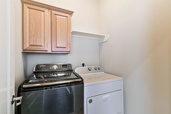 Building Photo - 5453 Fairdale Ln