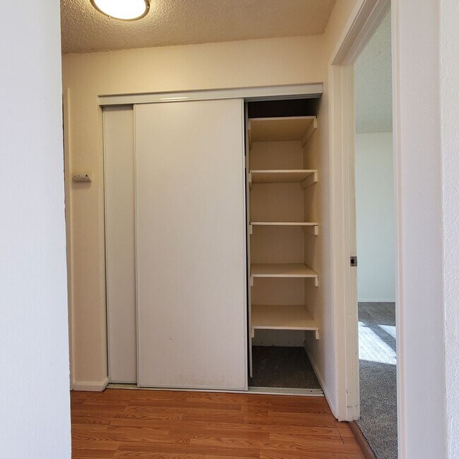 Building Photo - 3 bdrm, 1 bath, attached garage, $1795 Rent