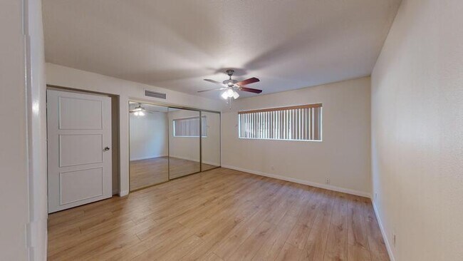 Building Photo - 356 E Desert Inn Rd