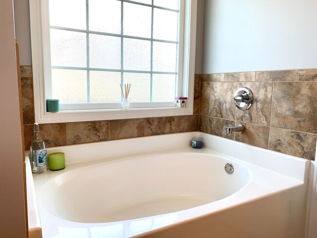 Building Photo - 200 Buckshot Dr