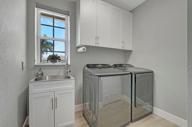 Building Photo - 127 Via Castilla