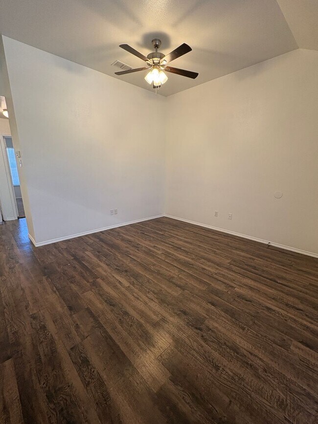 Building Photo - 641 Woodard Ave