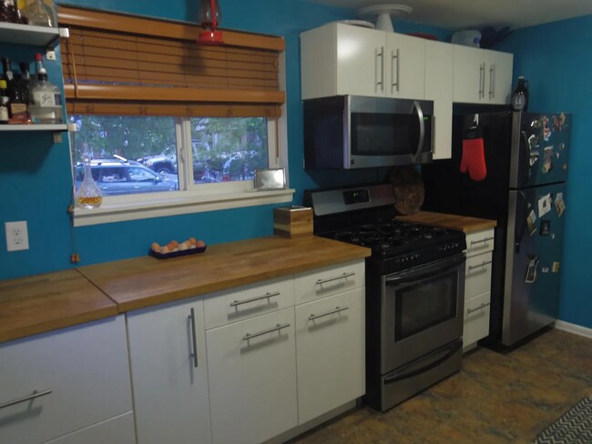 upstairs kitchen - 4038 Kalamath St