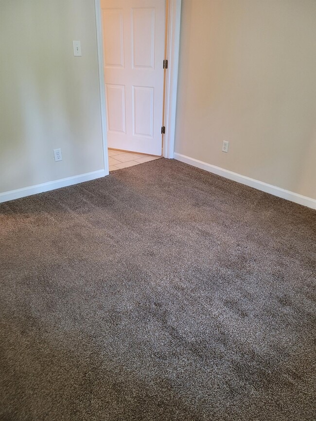 Building Photo - 317 E Mill St