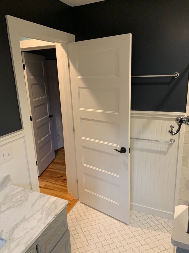 Building Photo - Charming Flat Rock Bungalow