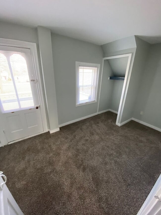 Building Photo - 2 bedroom 1/2 duplex in Lapeer