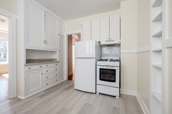 Building Photo - 1586 Chestnut St