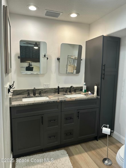 Building Photo - 574 Dianne Dr