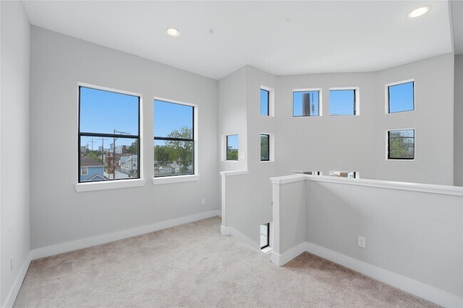 Building Photo - 1420 Wilson St