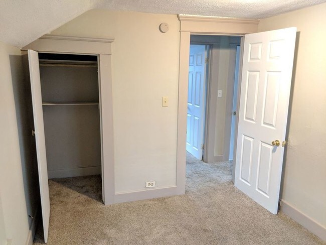 Building Photo - 1410 N Chestnut St