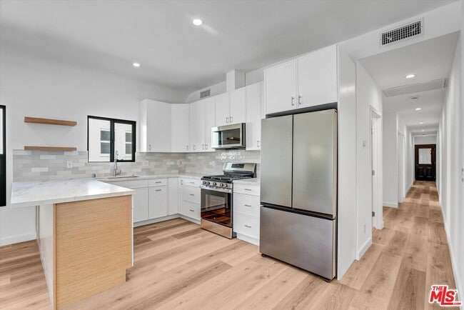 Building Photo - 616 N Vista St