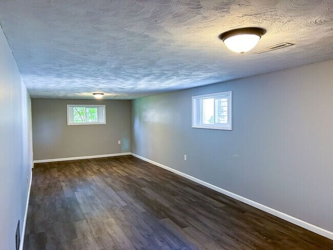 Building Photo - 1510 Omar Dr