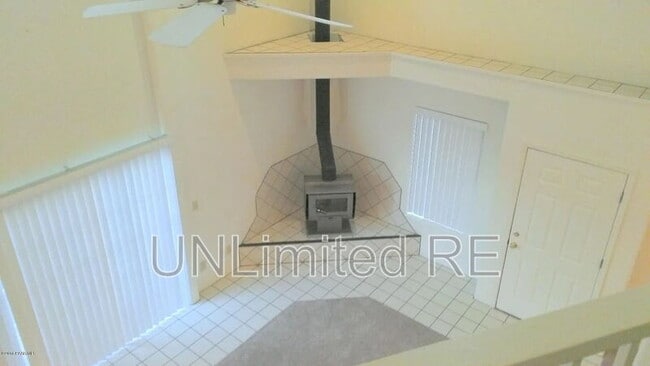 Building Photo - 3285 N Hedgewood Dr