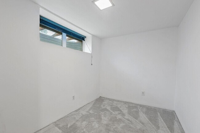 Building Photo - 232 3rd Ave NE