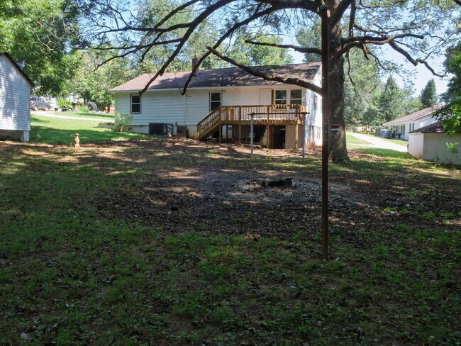 Building Photo - "Charming 3-Bedroom Home in Cramerton - Spacious 1217 Sq Ft with 2 Full Baths!"