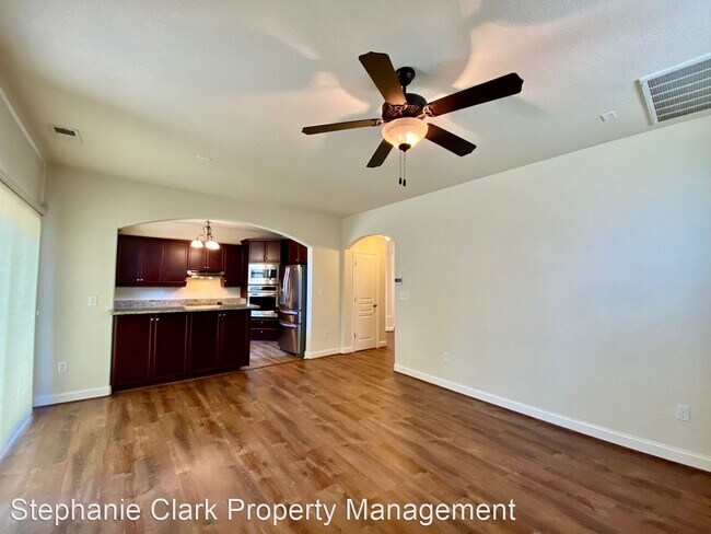Building Photo - 4 br, 3.5 bath House - 5452 Carbon Court