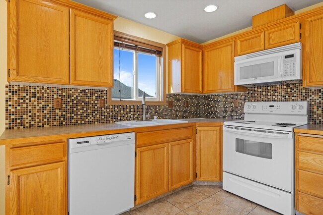 Building Photo - Charming 3-Bed, 2-Bath Single-Family Residence Near Rd 68!