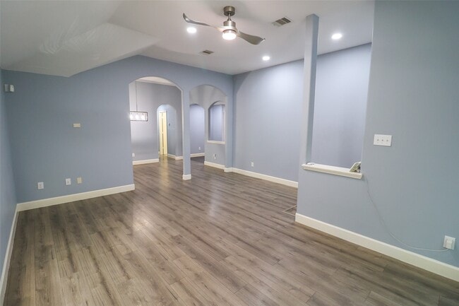 Building Photo - 1023 Aster Rd