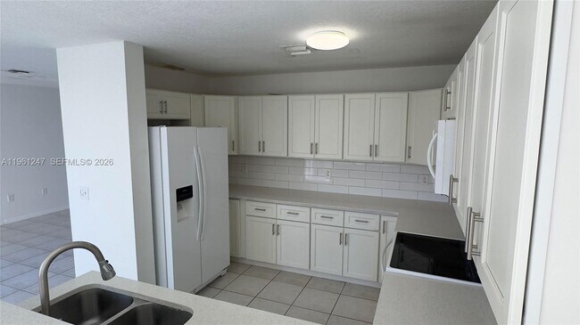 Building Photo - 4024 Eastridge Cir