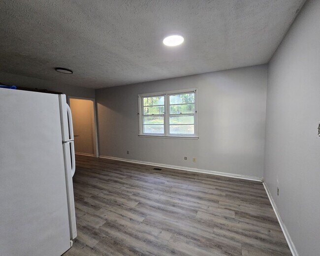 Building Photo - 745 Rustland Dr