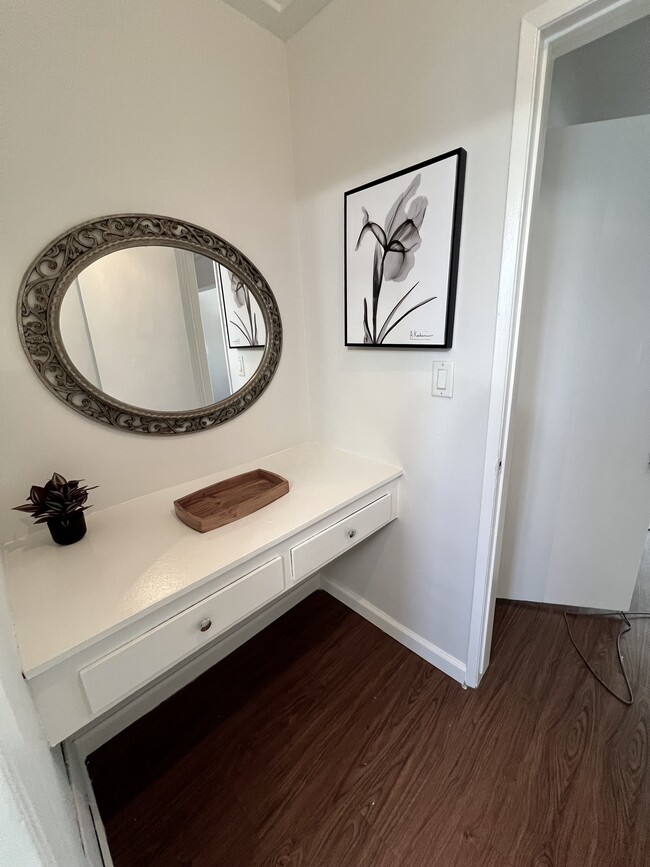 Building Photo - Samoa Apts