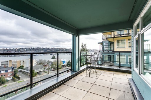 Building Photo - East Queen Anne Seattle 2 Bedroom Apartment for Rent | Lake Union Views, Rooftop Deck, In-Unit La...