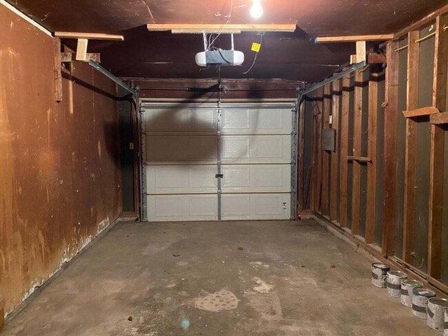 Building Photo - 3004 Arrowhead Dr