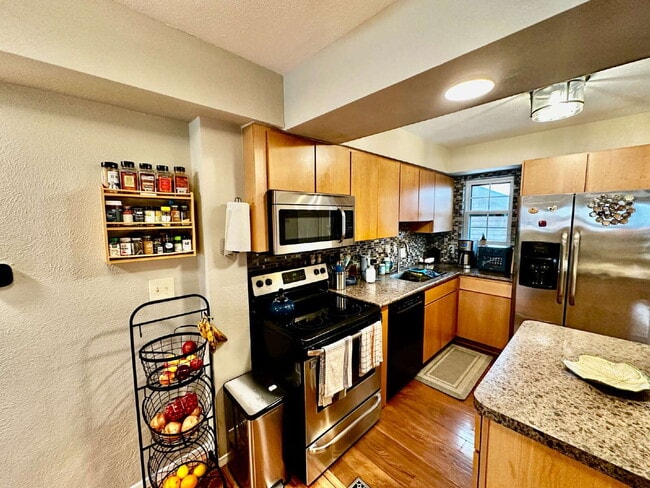 Building Photo - Wonderful 3-Bed Townhome Near Waneka Lake!