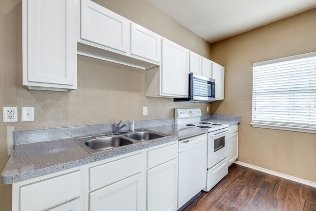 Building Photo - 3518 8th Ave