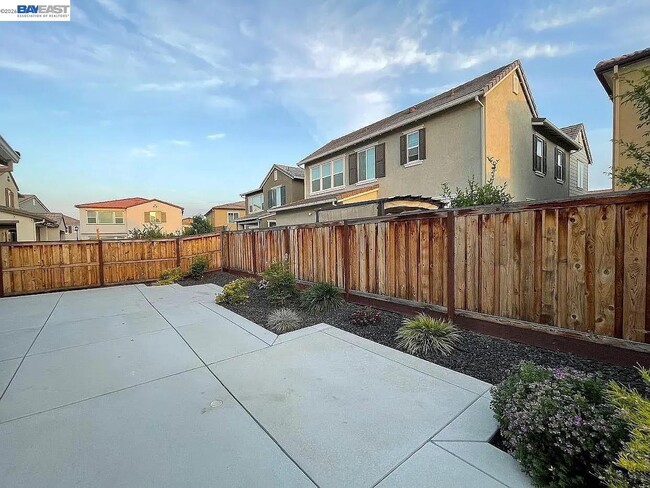 Building Photo - 538 E Marcello Ave