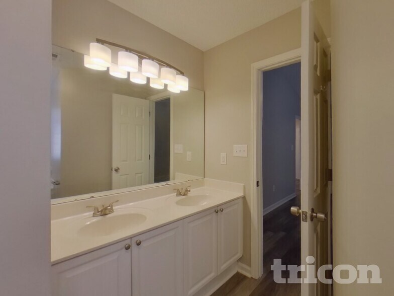 Building Photo - 1041 Counselors Dr