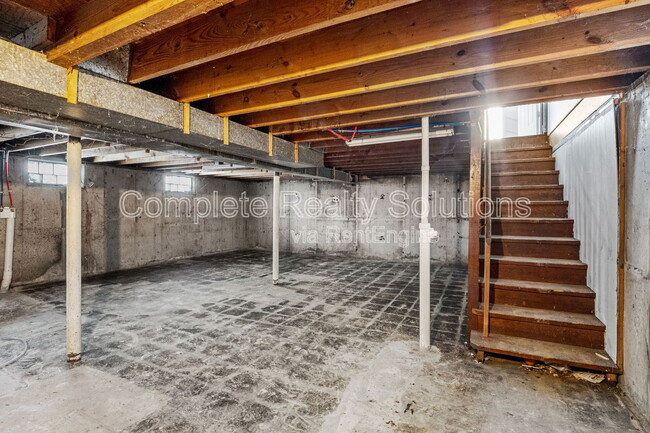 Building Photo - 6200 Flint Ave