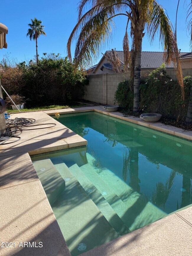 Building Photo - 14641 W Hearn Rd