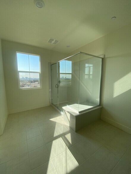 Building Photo - 2466 Elan Dr