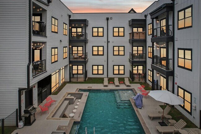 Building Photo - 3101 Govalle Ave