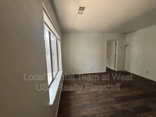 Building Photo - 625 S Fountaine St